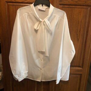 Studio Collections Women's White Bow front , long sleeved Blouse Size 20 W